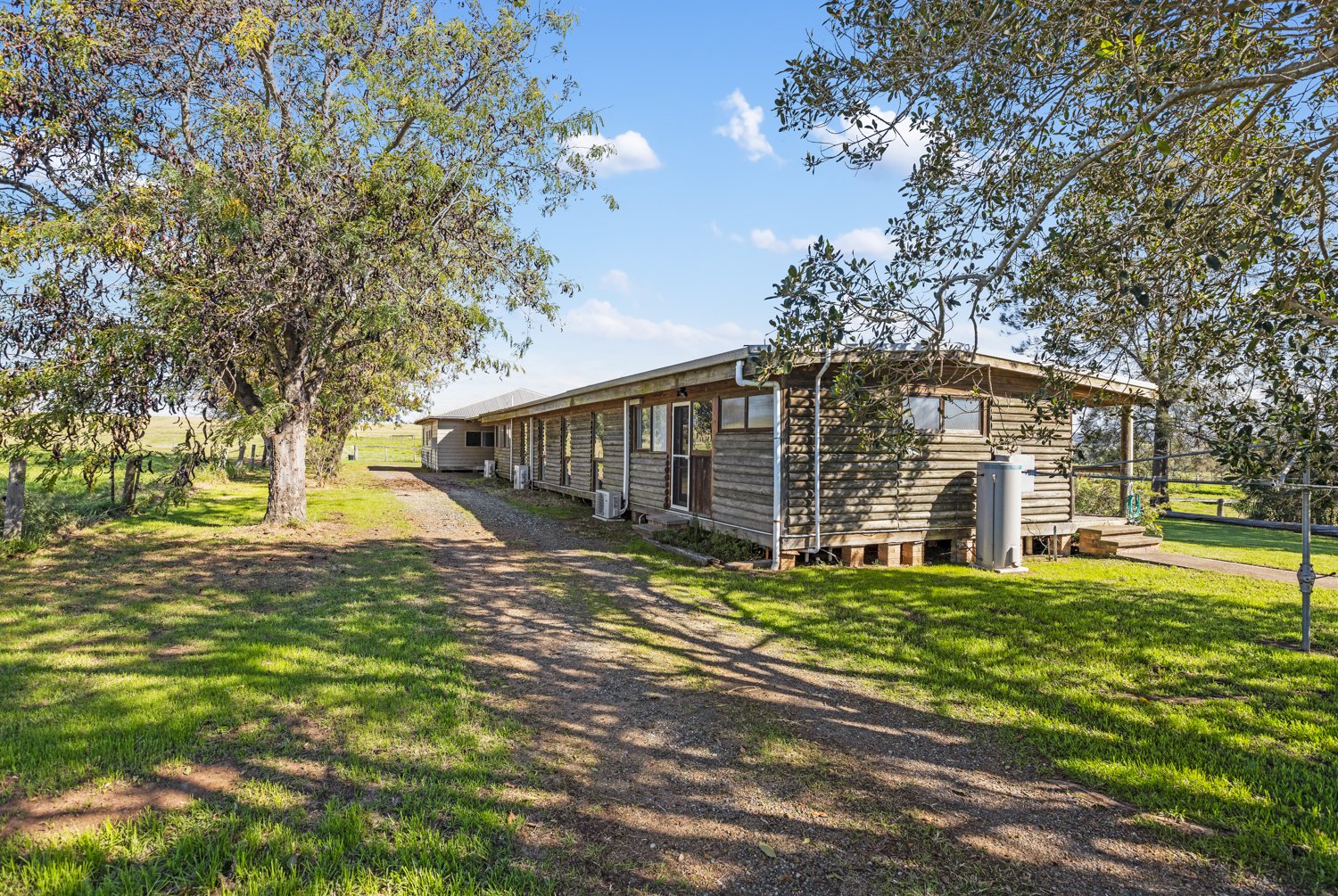 unit 4/107 Windermere Road LOCHINVAR 1
