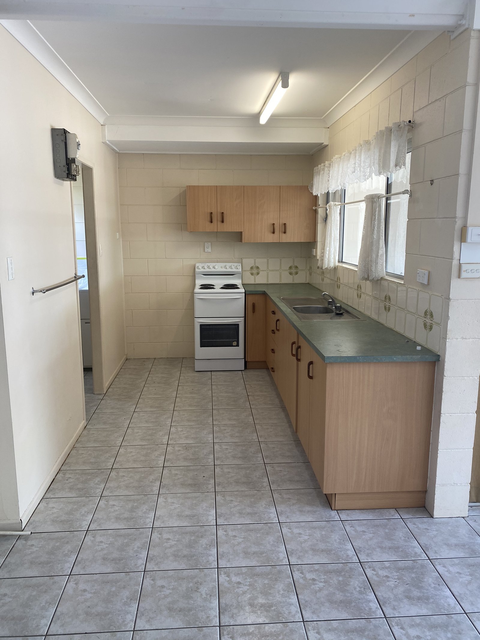 Unit 4/6 Robert Street PROSERPINE 3