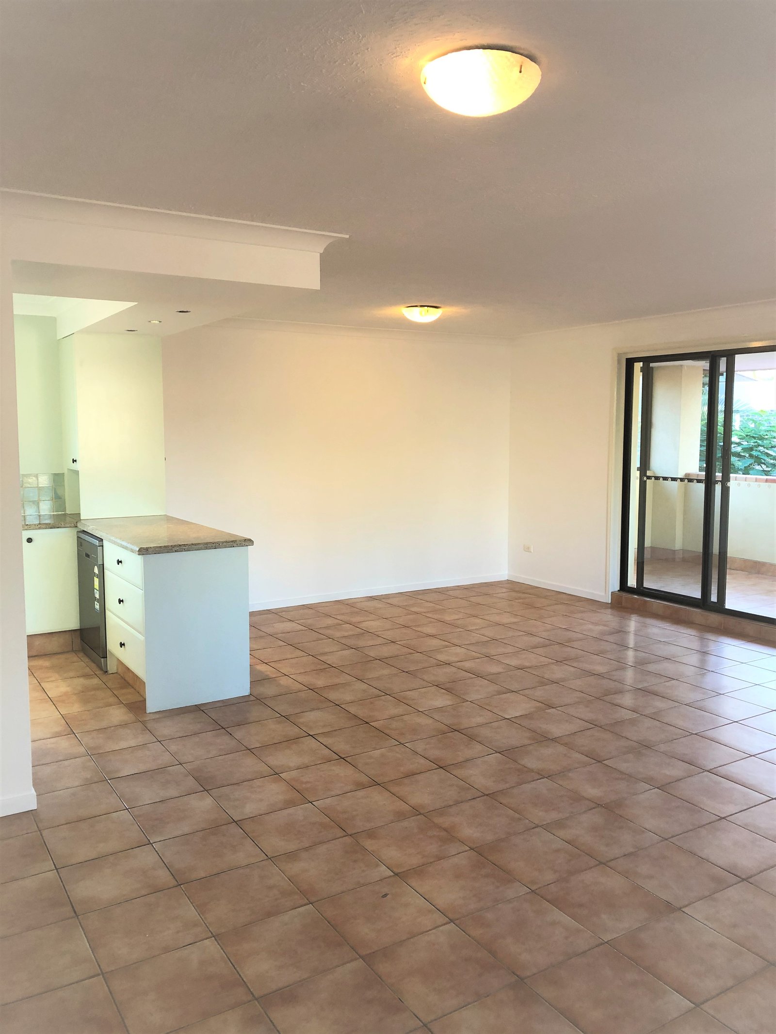 Unit 5/21 Second Avenue BROADBEACH 2