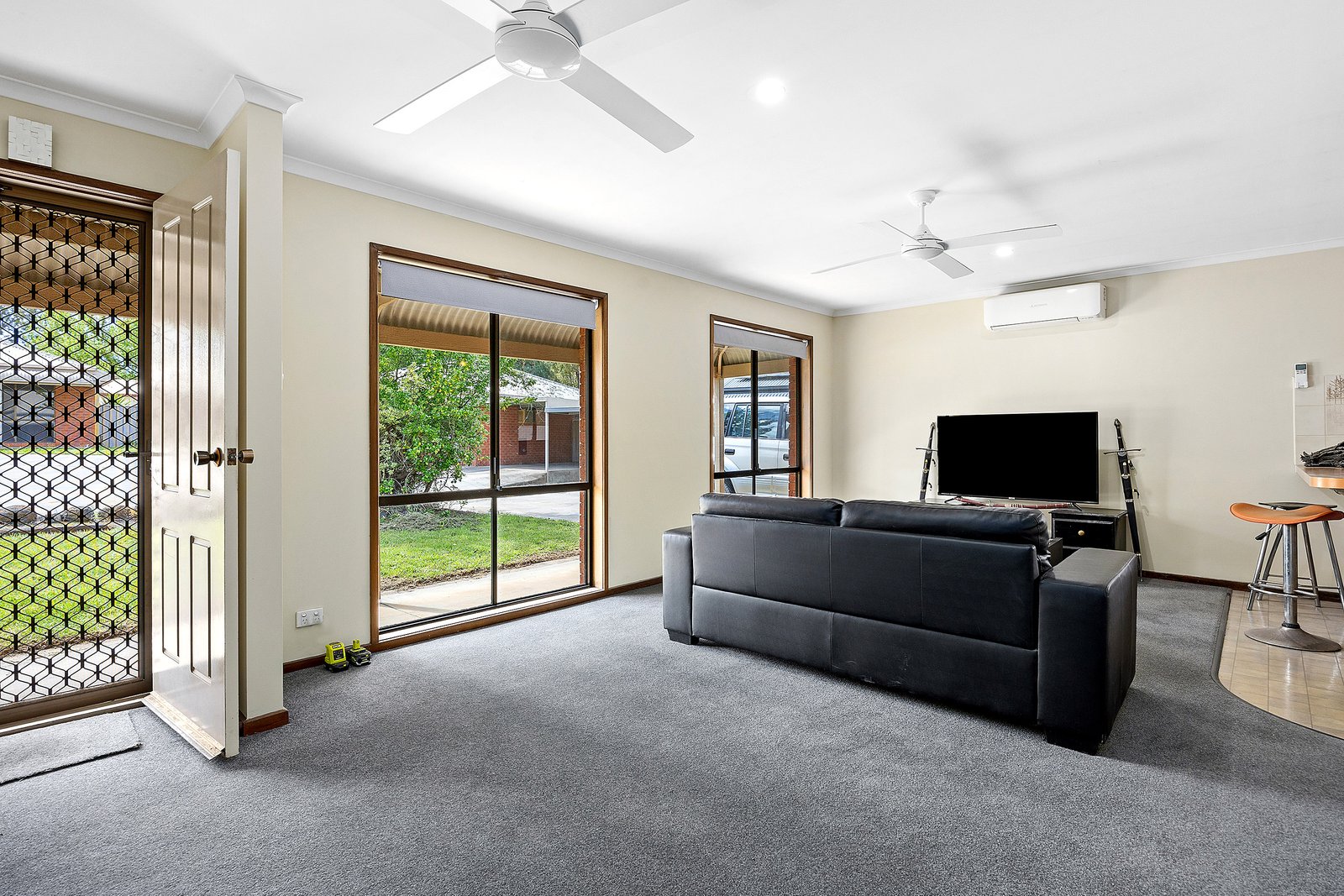 Gallery: unit 5/69 MacKenzie St W