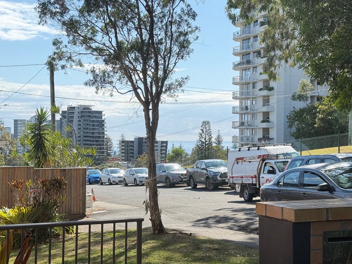 Unit 6/29 West Street BURLEIGH HEADS 3