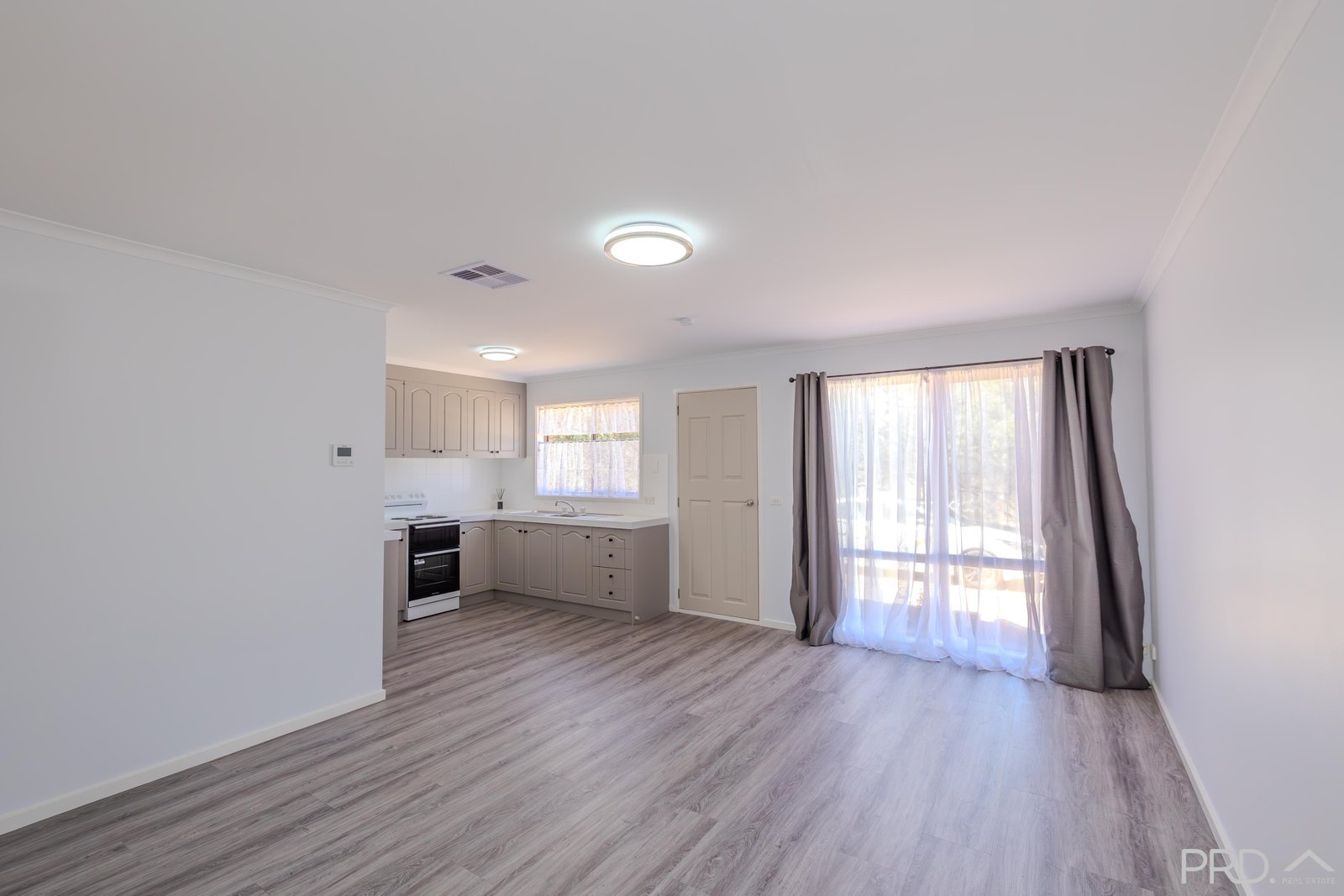 Unit 8, 8 West Road BURONGA 6