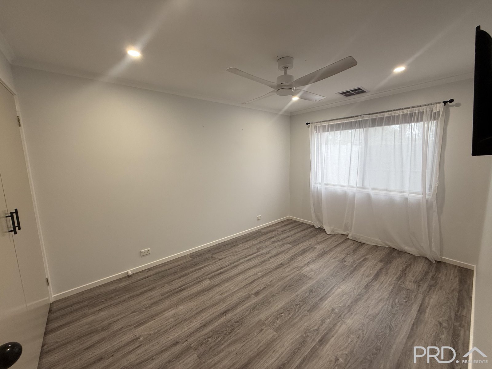 Unit 8, 8 West Road BURONGA 7