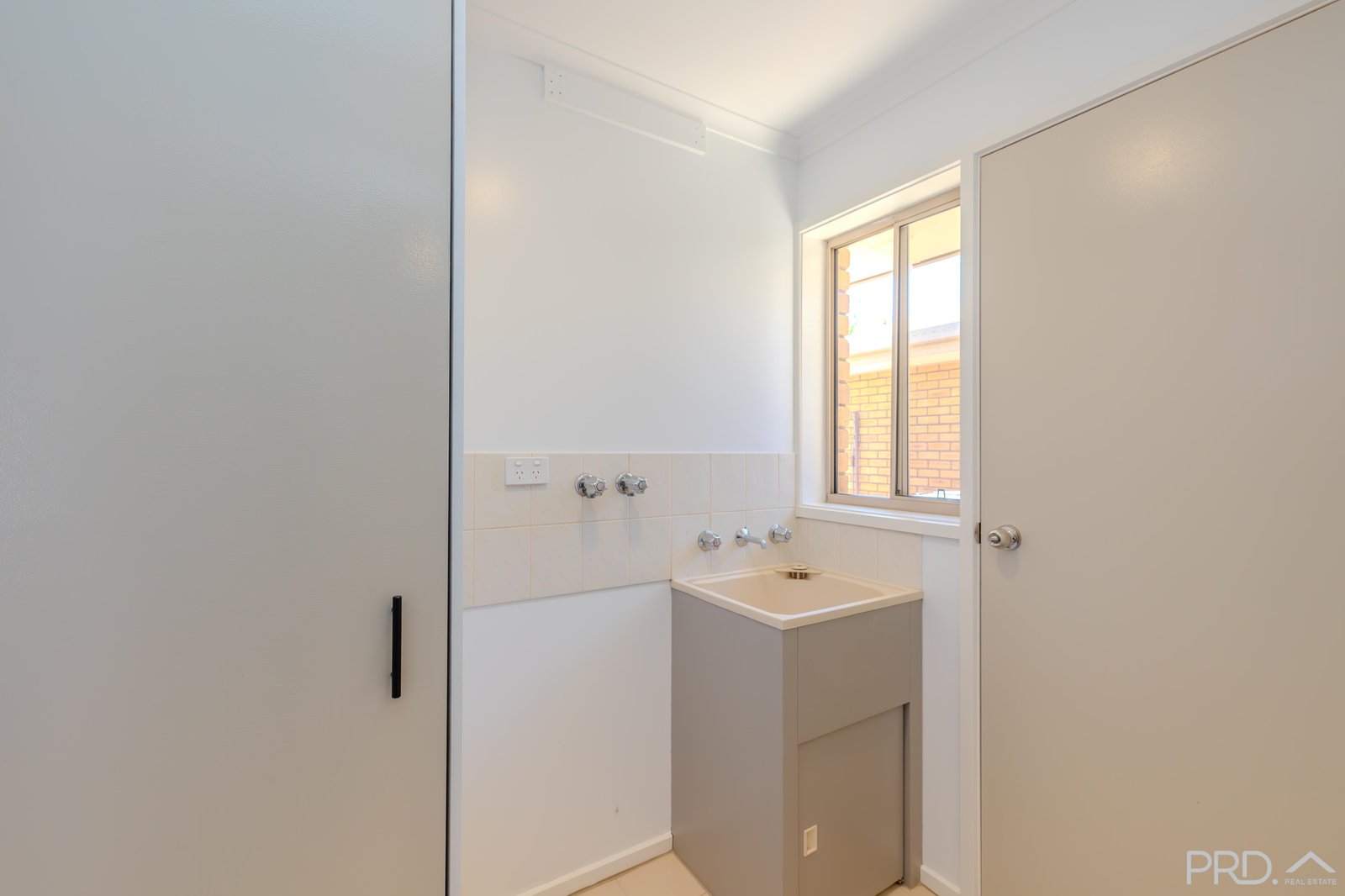 Unit 8, 8 West Road BURONGA 11