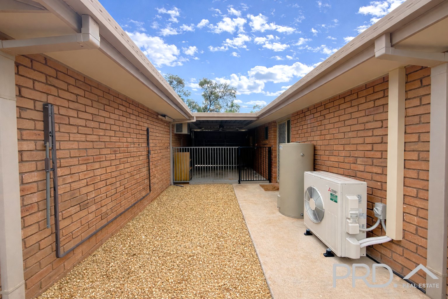 Unit 8, 8 West Road BURONGA 13