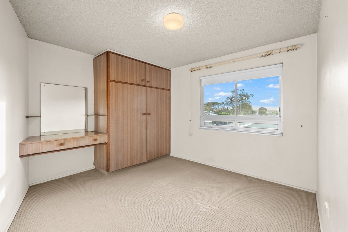 Unit 8 "Pacific Lodge" 68 The Esplanade BURLEIGH HEADS 5