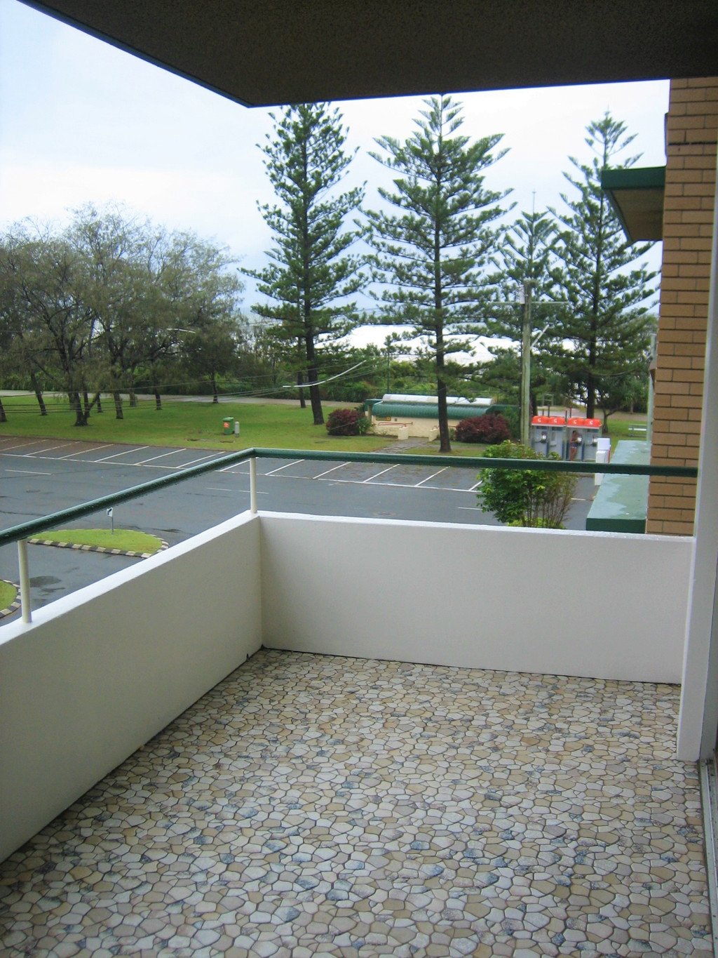 Unit 8 "Wyuna" 82 The Esplanade BURLEIGH HEADS 4