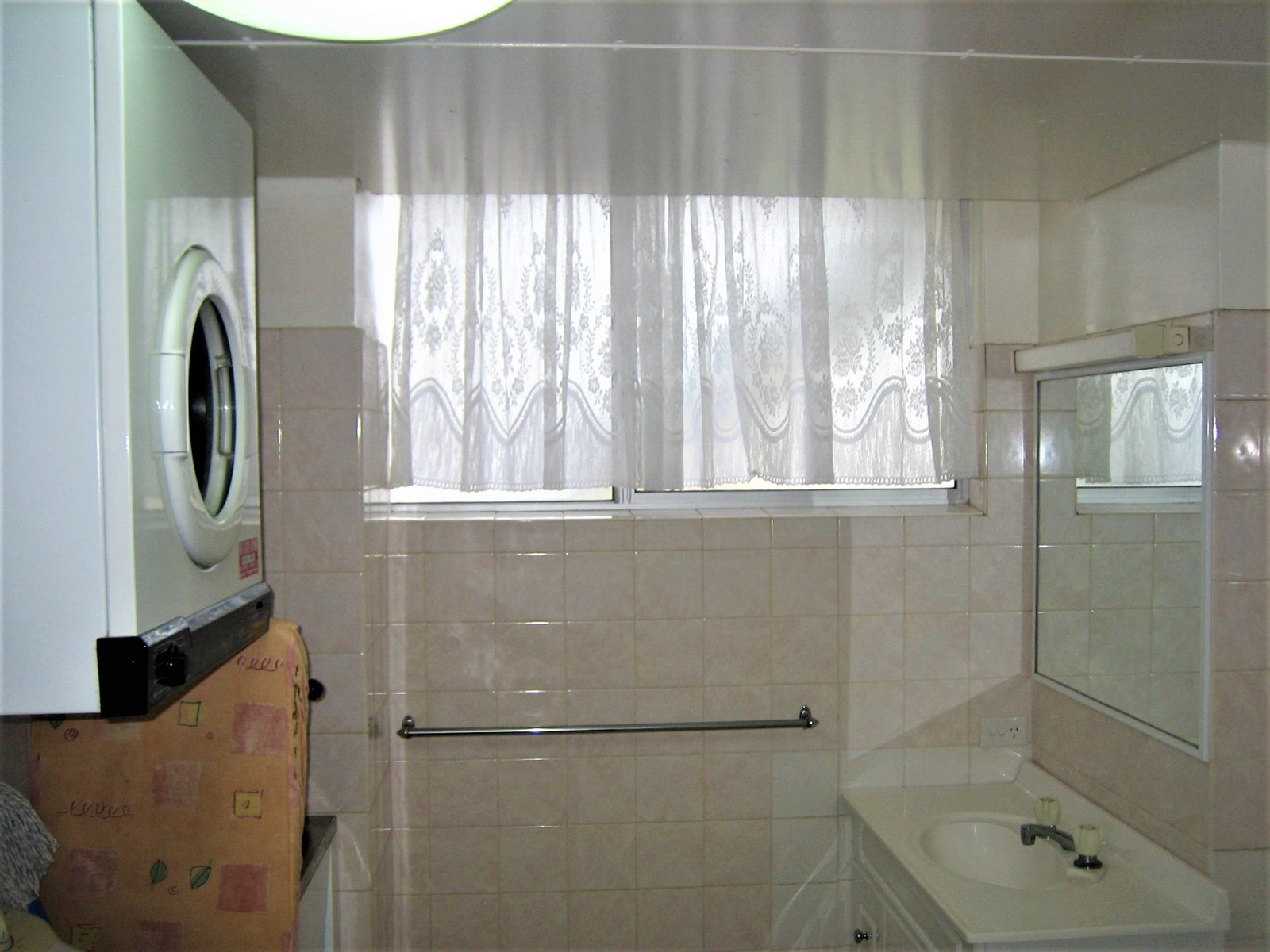 Unit 8 "Wyuna" 82 The Esplanade BURLEIGH HEADS 5