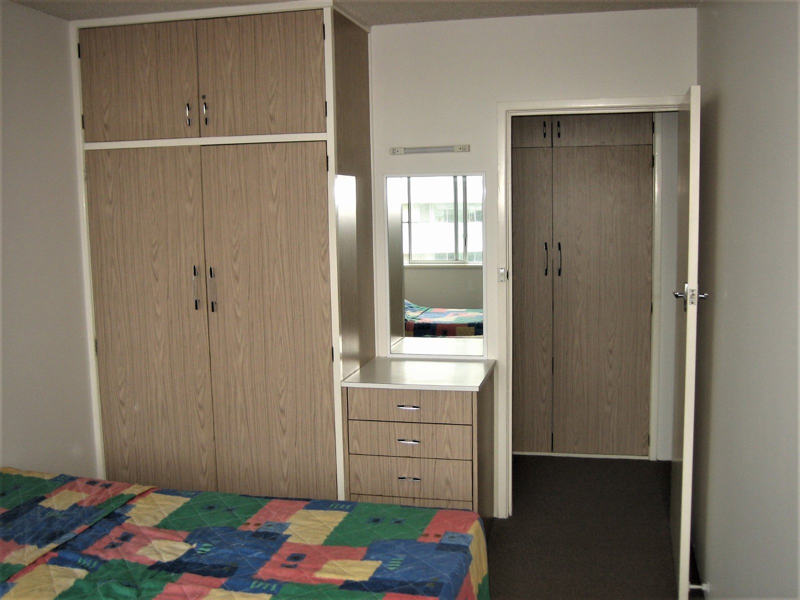 Unit 8 "Wyuna" 82 The Esplanade BURLEIGH HEADS 9