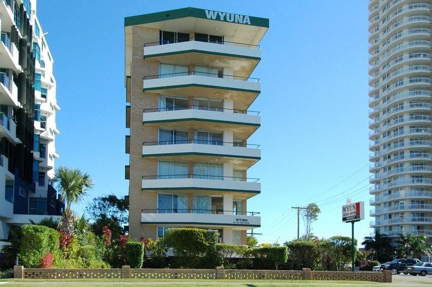 Unit 8 "Wyuna" 82 The Esplanade BURLEIGH HEADS 15
