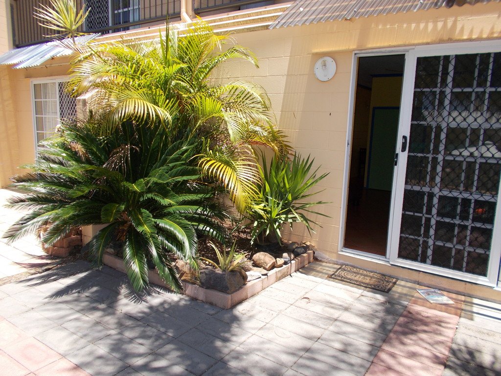 Unit 8/11 Island Drive CANNONVALE 9