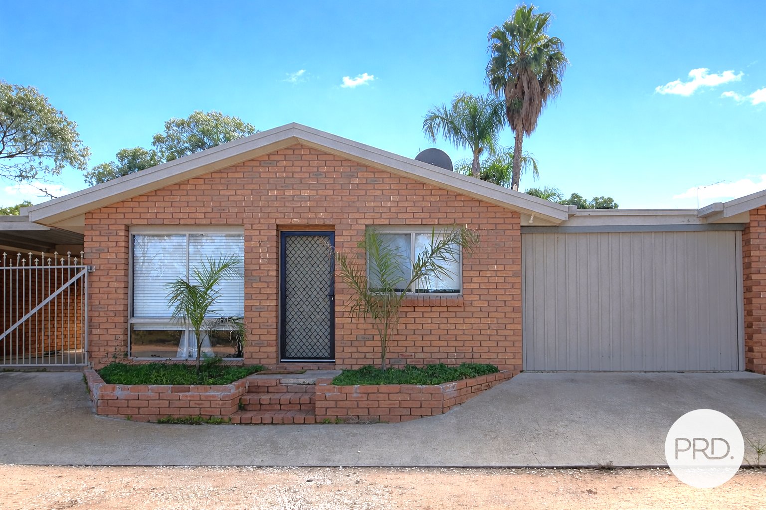 Unit 9, 8 West Road BURONGA 1