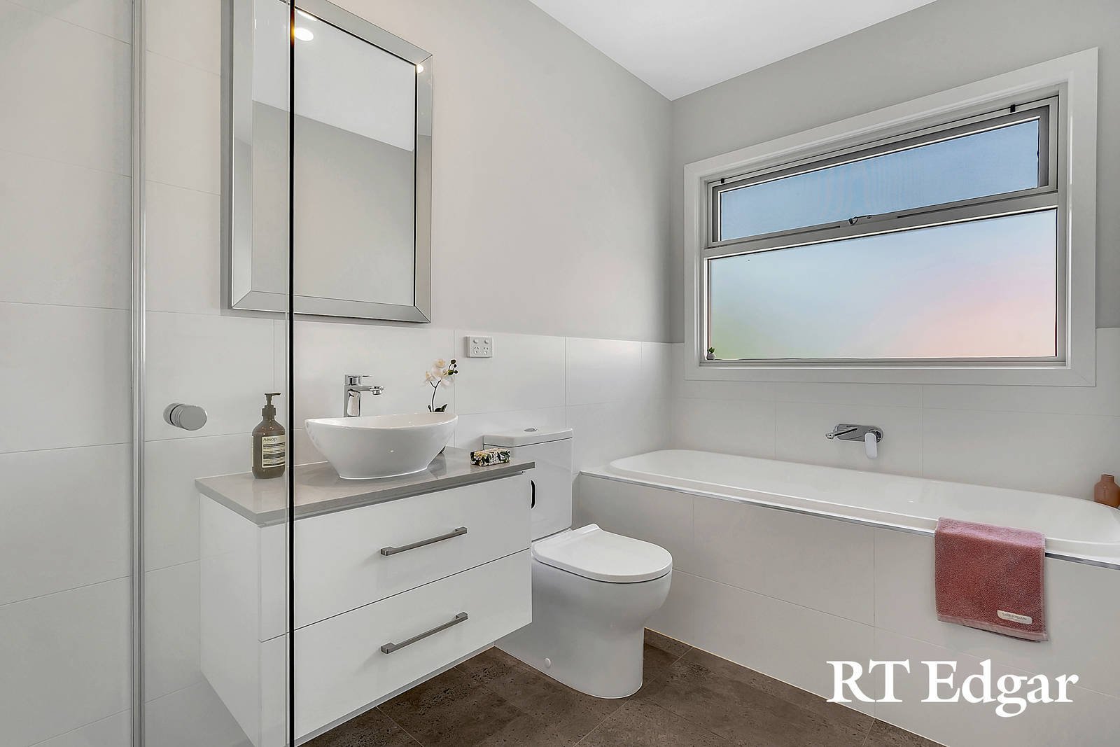 Real Estate and Property in Units 1 - 4/7 Howey Street, Gisborne, VIC