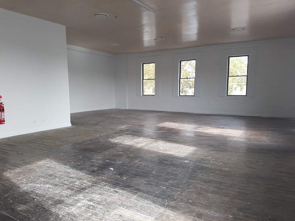 Upstairs 1/312 Peel Street TAMWORTH 4