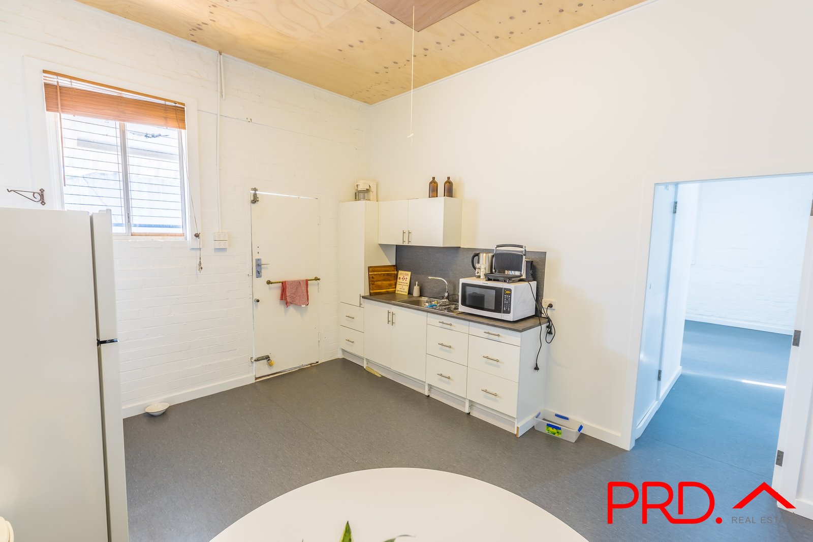 Upstairs 2/312 Peel Street TAMWORTH 8