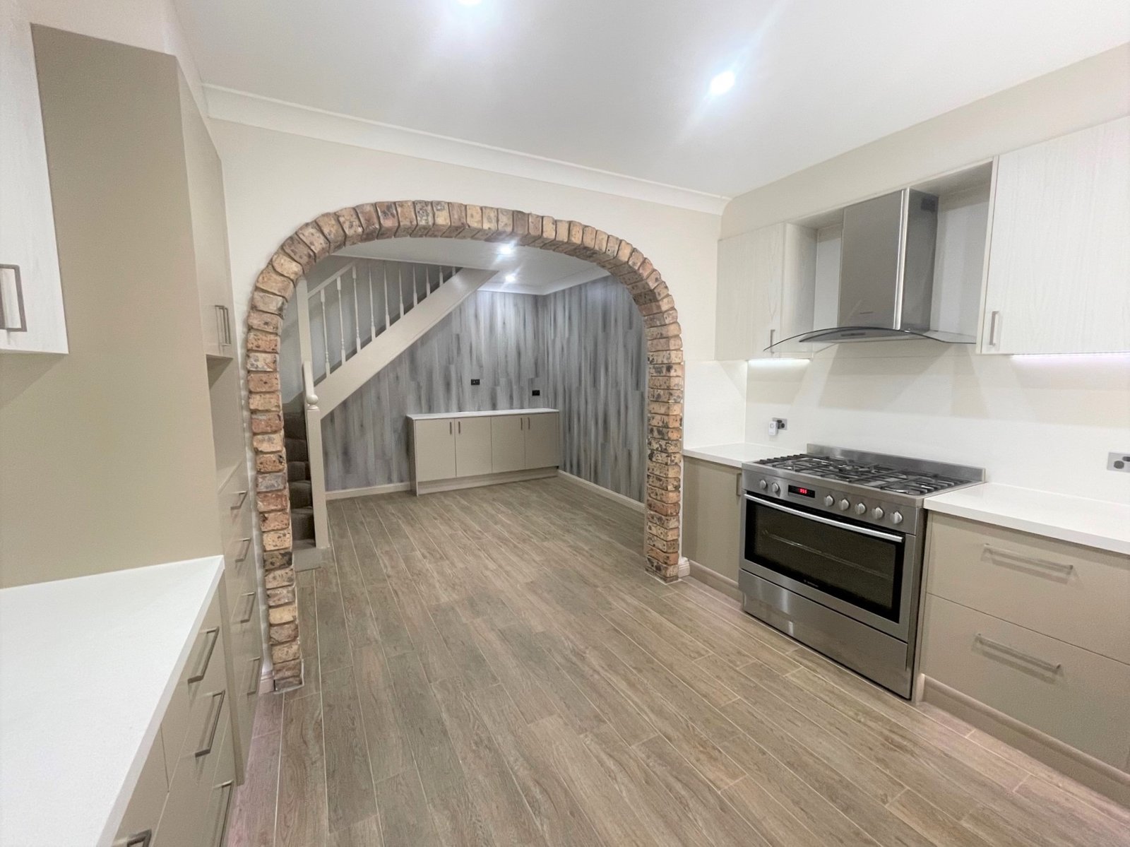 Upstairs/107 Alice Street NEWTOWN 2