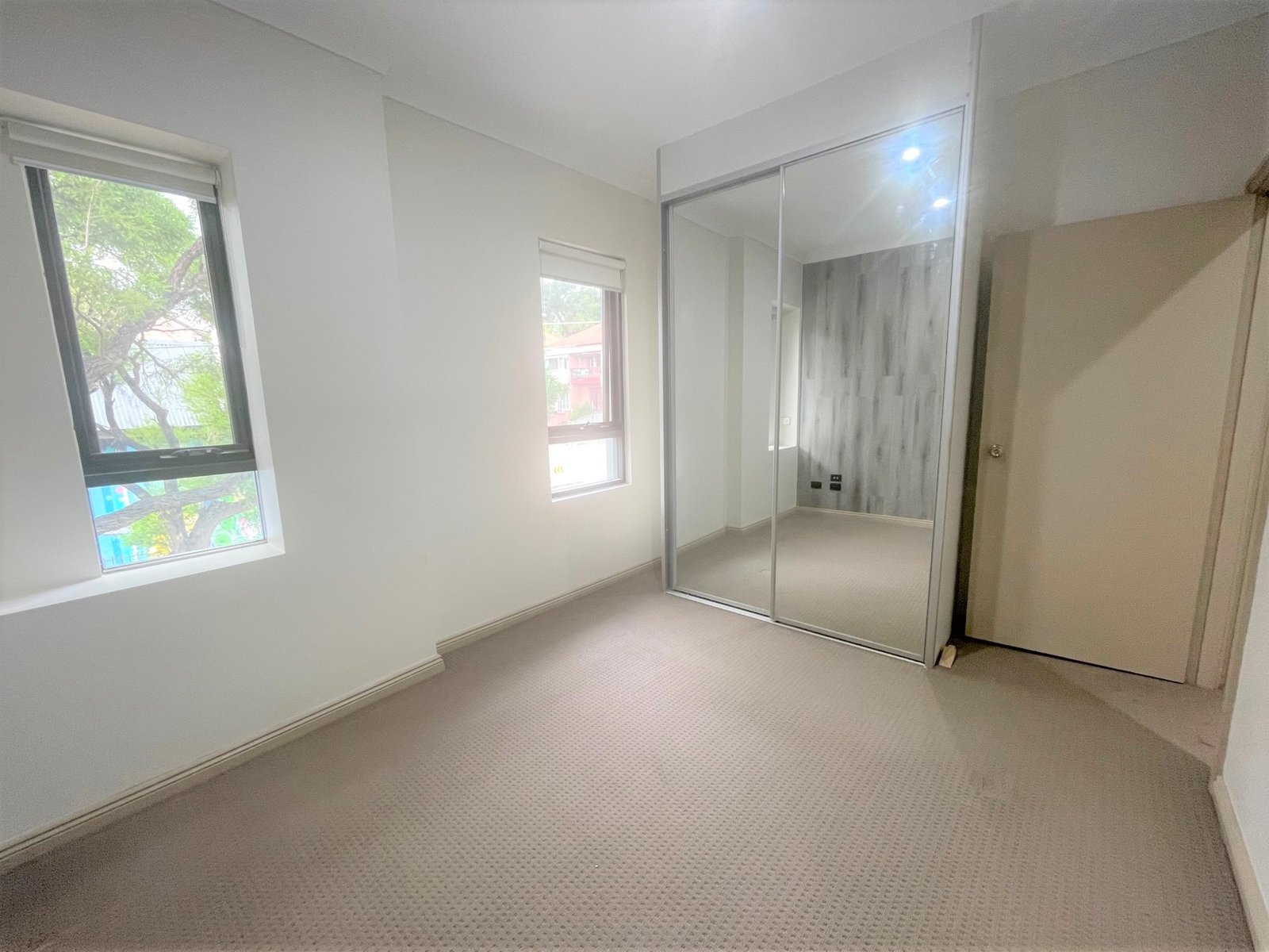 Upstairs/107 Alice Street NEWTOWN 4