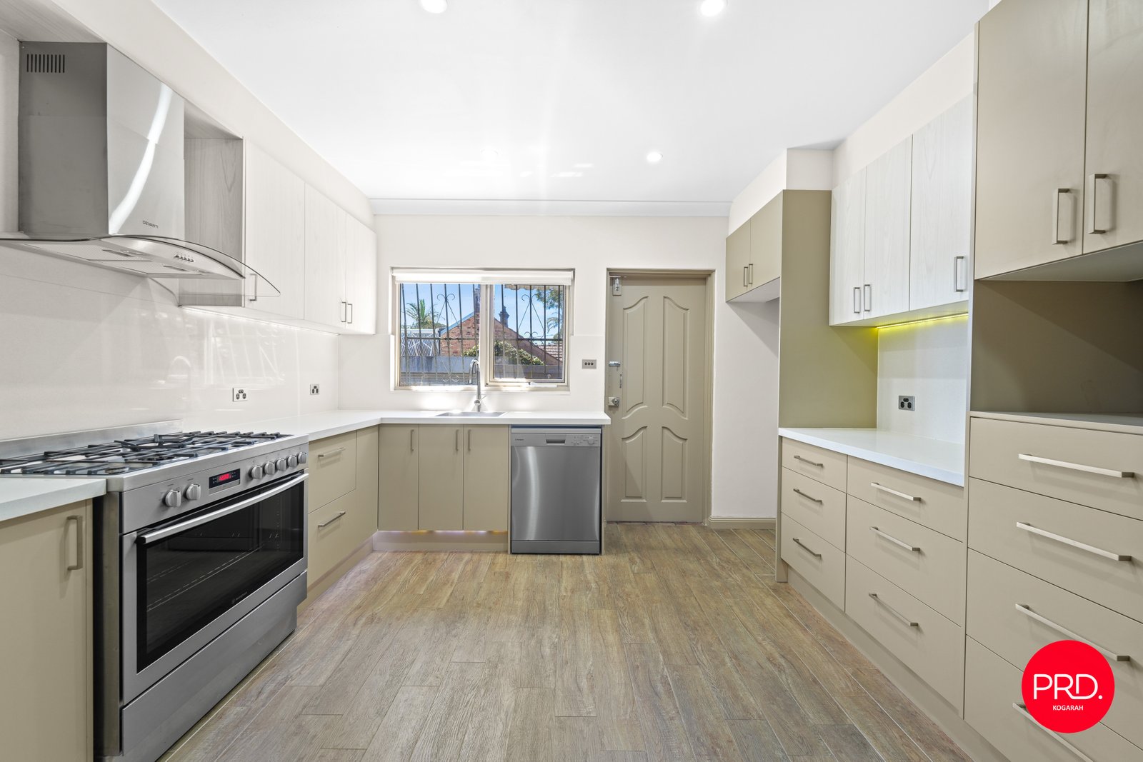 Upstairs/107 Alice Street NEWTOWN 2