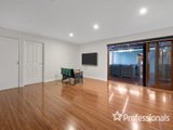 https://images.listonce.com.au/custom/160x/listings/1-annie-court-croydon-vic-3136/647/01525647_img_12.jpg?uV_tYft8Fig