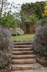 https://images.listonce.com.au/custom/160x/listings/1-arcadia-way-eltham-north-vic-3095/693/01820693_img_15.jpg?1QPV1-QT-Ls