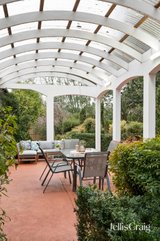 https://images.listonce.com.au/custom/160x/listings/1-avoca-court-croydon-north-vic-3136/117/01773117_img_18.jpg?ctkdJC1HIm4