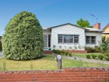 https://images.listonce.com.au/custom/160x/listings/1-beckley-street-herne-hill-vic-3218/537/01699537_img_02.jpg?UPgsS7YUILo