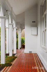 https://images.listonce.com.au/custom/160x/listings/1-canberra-grove-malvern-vic-3144/607/01950607_img_04.jpg?3dDVugTgM0c
