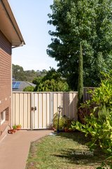 https://images.listonce.com.au/custom/160x/listings/1-carbora-dale-greensborough-vic-3088/955/01641955_img_17.jpg?USzEp_NhYtc