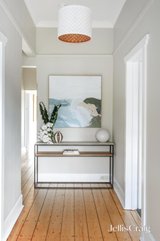 https://images.listonce.com.au/custom/160x/listings/1-clarke-street-glen-iris-vic-3146/857/01738857_img_17.jpg?aBKr7nP_LNc