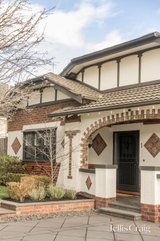 https://images.listonce.com.au/custom/160x/listings/1-clarke-street-glen-iris-vic-3146/857/01738857_img_18.jpg?28aUoGKmVeY