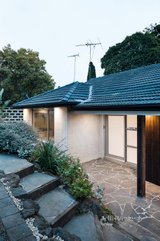 https://images.listonce.com.au/custom/160x/listings/1-cleve-road-pascoe-vale-south-vic-3044/768/01040768_img_04.jpg?yJU1C9p5CaM