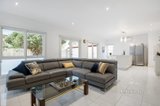 https://images.listonce.com.au/custom/160x/listings/1-craigavad-street-carnegie-vic-3163/250/01079250_img_03.jpg?tQuGWSCDQY4