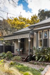 https://images.listonce.com.au/custom/160x/listings/1-creek-parade-northcote-vic-3070/589/01570589_img_02.jpg?_NGX7xyxLM0