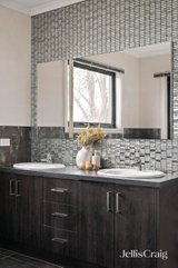 https://images.listonce.com.au/custom/160x/listings/1-crown-point-ridge-chirnside-park-vic-3116/071/01743071_img_10.jpg?7TBvCKreBew
