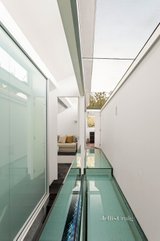 https://images.listonce.com.au/custom/160x/listings/1-davis-avenue-south-yarra-vic-3141/362/01578362_img_16.jpg?JXkD57cxqDQ