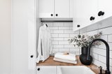 https://images.listonce.com.au/custom/160x/listings/1-dundas-place-albert-park-vic-3206/941/01899941_img_15.jpg?hPZ7bX3uQOI