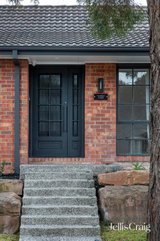 https://images.listonce.com.au/custom/160x/listings/1-elaroo-close-st-helena-vic-3088/867/01808867_img_02.jpg?baLibGIhL88