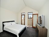 https://images.listonce.com.au/custom/160x/listings/1-eville-street-south-melbourne-vic-3205/382/01087382_img_07.jpg?dRTTGoB6E3I