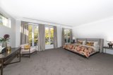 https://images.listonce.com.au/custom/160x/listings/1-faversham-road-canterbury-vic-3126/031/00530031_img_09.jpg?5EsfRZVI83g