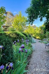 https://images.listonce.com.au/custom/160x/listings/1-frame-avenue-hepburn-vic-3461/892/01808892_img_31.jpg?Gt2HPRggkTQ