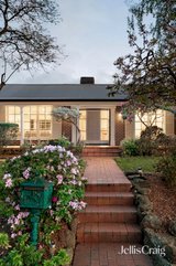 https://images.listonce.com.au/custom/160x/listings/1-franklin-court-glen-waverley-vic-3150/473/01986473_img_16.jpg?JXDdHVcPQPw