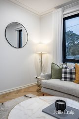 https://images.listonce.com.au/custom/160x/listings/1-harrow-court-doncaster-vic-3108/559/01810559_img_06.jpg?Qg9leVYlU0Y