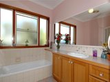 https://images.listonce.com.au/custom/160x/listings/1-hayes-court-lovely-banks-vic-3213/105/01699105_img_07.jpg?rNVrrdNpEqE