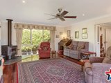 https://images.listonce.com.au/custom/160x/listings/1-helen-close-yarra-glen-vic-3775/424/01526424_img_03.jpg?Dnxsa5o5gp8