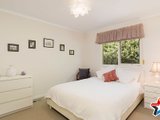 https://images.listonce.com.au/custom/160x/listings/1-helen-close-yarra-glen-vic-3775/424/01526424_img_10.jpg?6O_bOpIU9sI