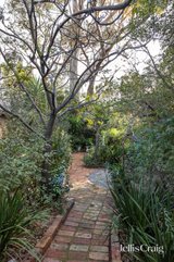 https://images.listonce.com.au/custom/160x/listings/1-helwig-avenue-montmorency-vic-3094/119/01747119_img_18.jpg?6Zt_uQMEZDg