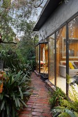 https://images.listonce.com.au/custom/160x/listings/1-helwig-avenue-montmorency-vic-3094/119/01747119_img_22.jpg?jZQH3mrLd20