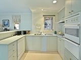 https://images.listonce.com.au/custom/160x/listings/1-henderson-street-south-melbourne-vic-3205/398/01087398_img_05.jpg?ieqGkfhv_4o