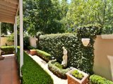 https://images.listonce.com.au/custom/160x/listings/1-henderson-street-south-melbourne-vic-3205/398/01087398_img_08.jpg?pXCRgOmayGE