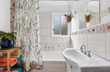 https://images.listonce.com.au/custom/160x/listings/1-hendley-street-woodend-vic-3442/309/01722309_img_08.jpg?7WX1NkDLNMc
